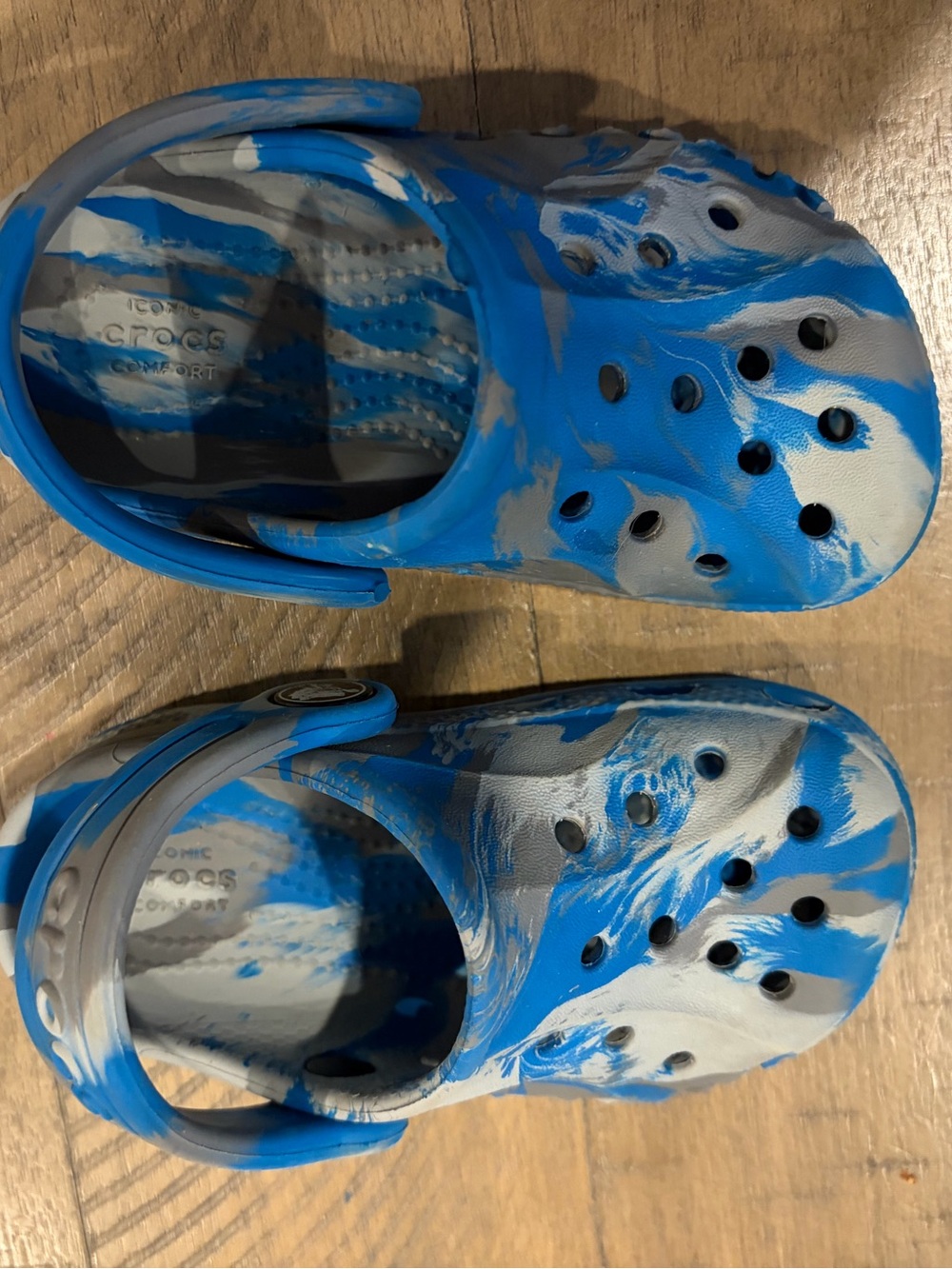 CROCS Toddler Size 6 - Blue & White Marbled Classic Clog
